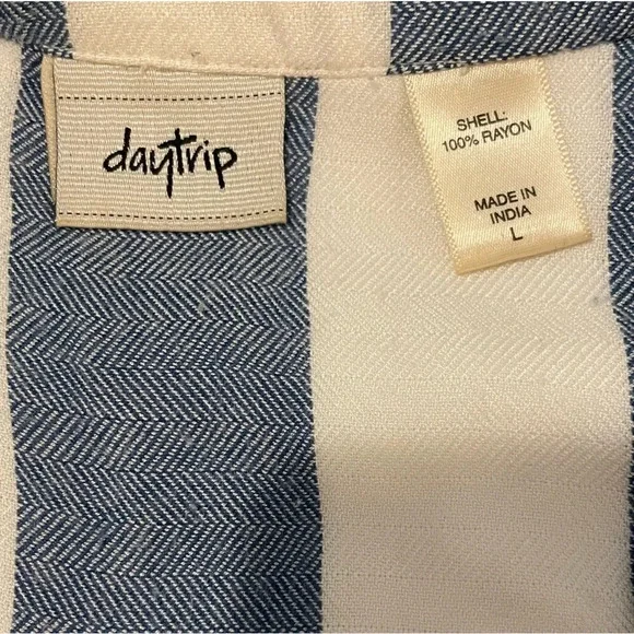 Daytrip Soft Striped 3 Button Blouse - Picture 5 of 6